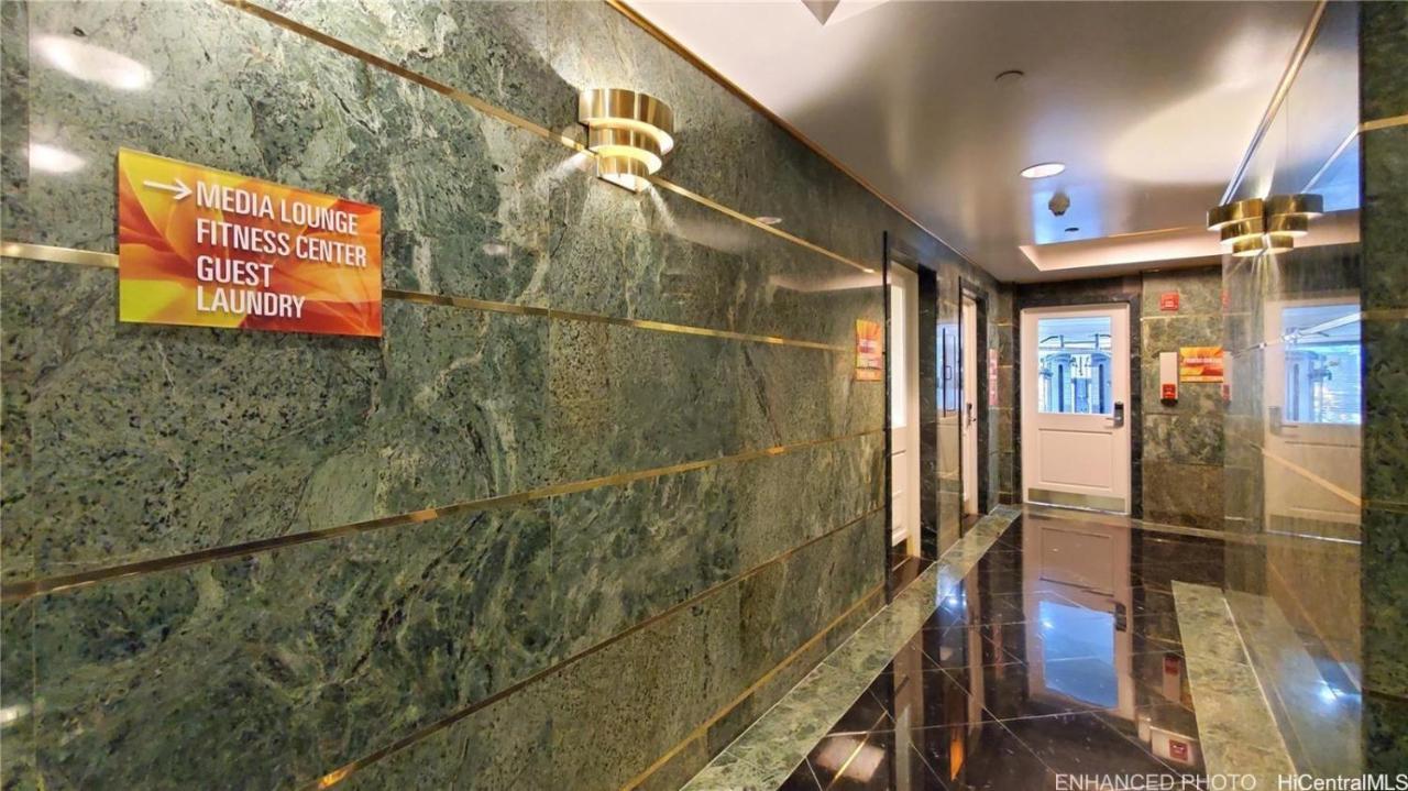 21st Floor Renovated With 2 Queen Beds Apartment Honolulu