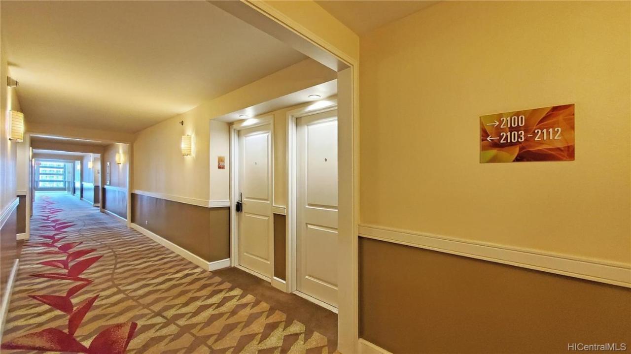 21st Floor Renovated With 2 Queen Beds Apartment *