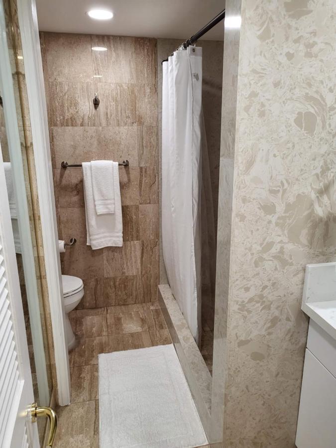 21st Floor Renovated With 2 Queen Beds * Honolulu